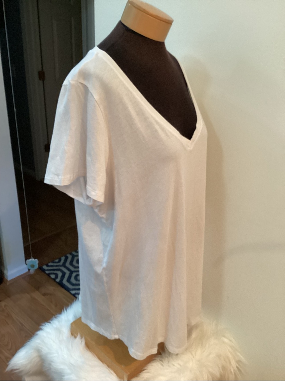 Torrid White V-Neck Relaxed Fit Tee Size 3 Plus Size Soft Classic Fit Top - Picture 2 of 11